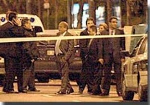 Diversas personalidades llegan al lugar del asesinato