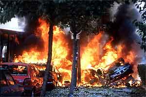 El vehiculo ardiendo