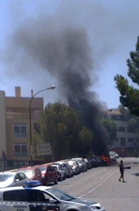 El vehiculo todavia ardiendo