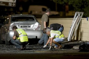 Los agentes recogen pruebas en el lugar