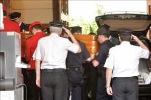 El feretro llega a la capilla ardiente El feretro llega a la capilla ardiente