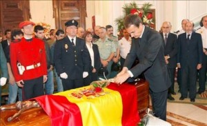 El presdente Zapatero impone la Medalla al merito de Oro a Antonio El presdente Zapatero impone la Medalla al merito de Oro a Antonio