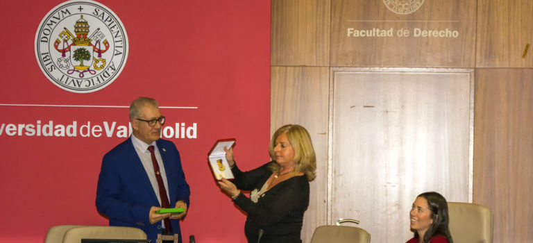 El VI Seminario Internacional de Criminología y Ciencias Forenses, homenajea a Consuelo Ordoñez, y Paz Velasco y J.M. Nieto El VI Seminario Internacional de Criminología y Ciencias Forenses, homenajea a Consuelo Ordoñez, y Paz Velasco y J.M. Nieto